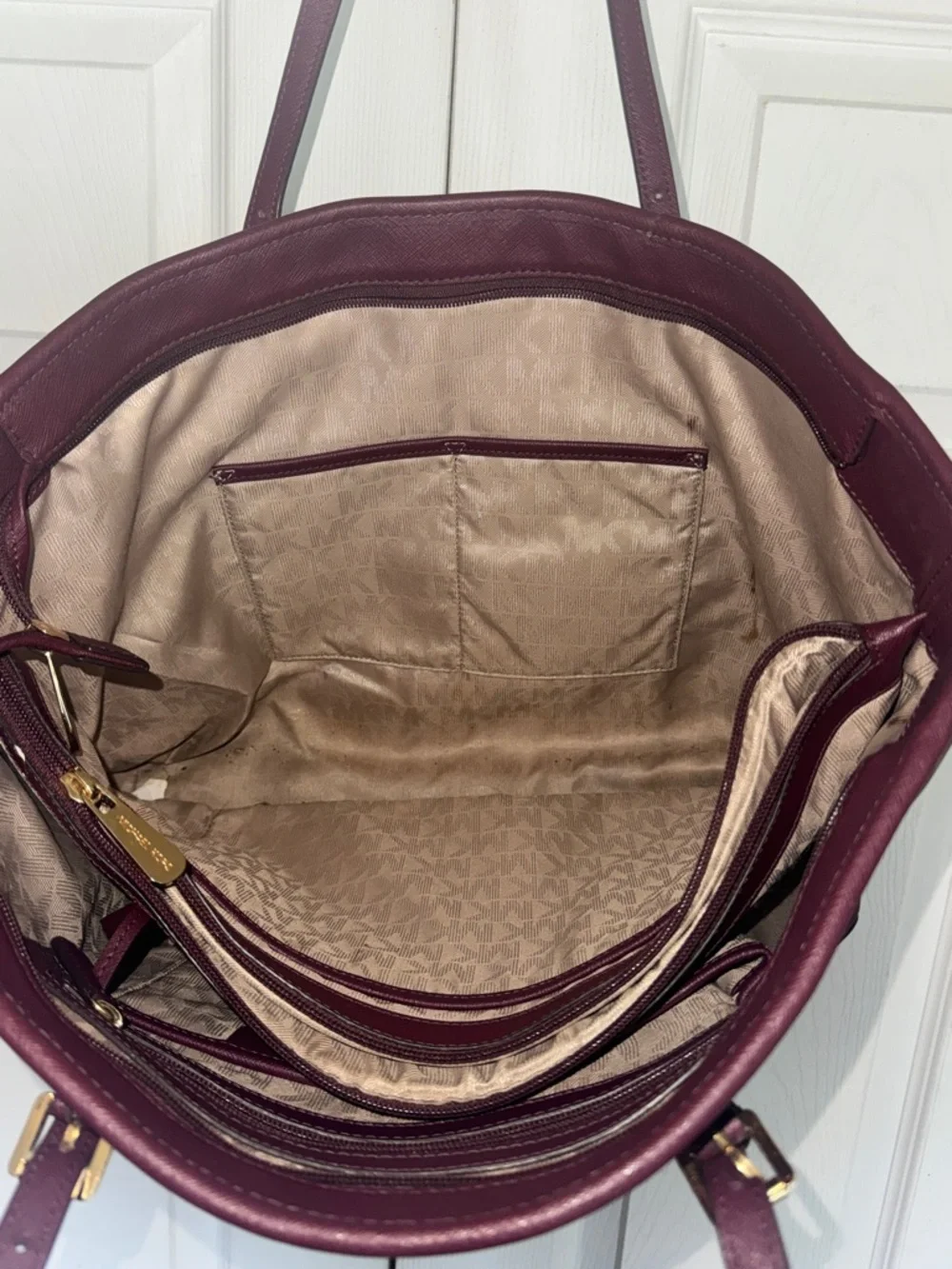MICHAEL KORS Burgundy jet set Saffiano Leather Tote